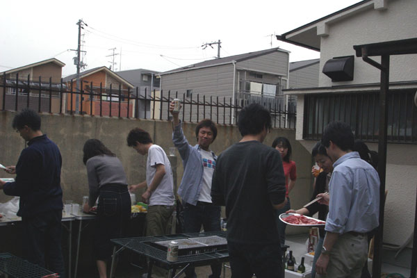 まずはタンから：
小五月蝿い BBQ 奉行はいないのですが、最初にタン、最後に豚トロっていうのは暗黙のルールのようです。